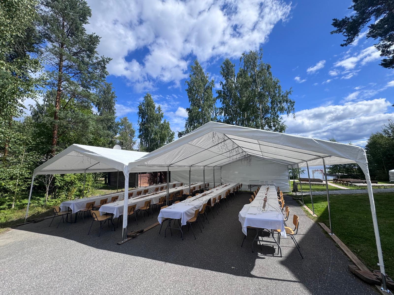 Juhlateltta Karhupirteillä